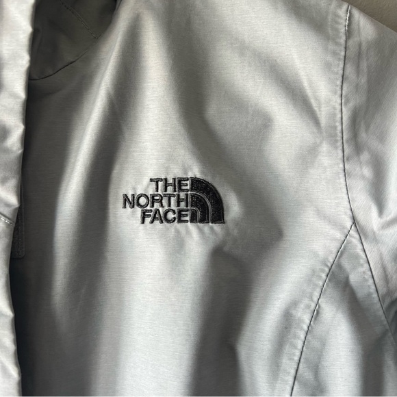 The North Face Dry Vent Light Grey Lightweight Jacket Size Small - Picture 2 of 7